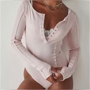 Free People SMALL Pink Nectar Sloane Bodysuit
Waffle Knit Henley Long Sleeve Top